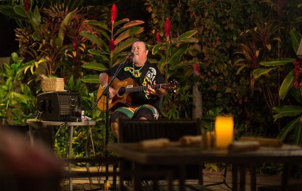 Maui Coast Hotel Кихеи Екстериор снимка